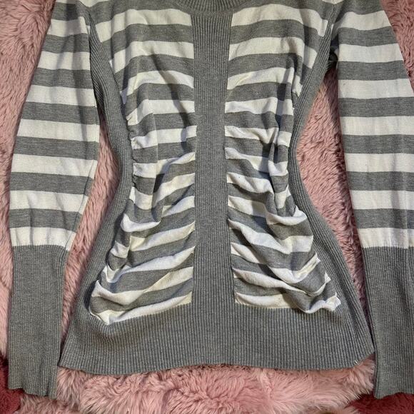 Y2k gray and white striped bongo sweater - Picture 5 of 7